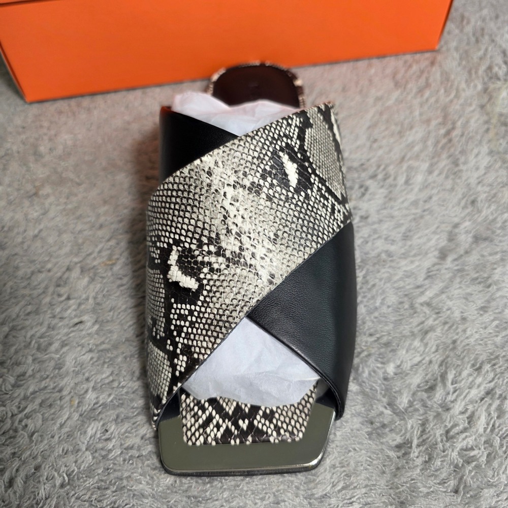 Katy Perry Snakeskin Slide‎ Flat Sandals Black White Metal Toe Accent 7M NEW - Picture 3 of 4